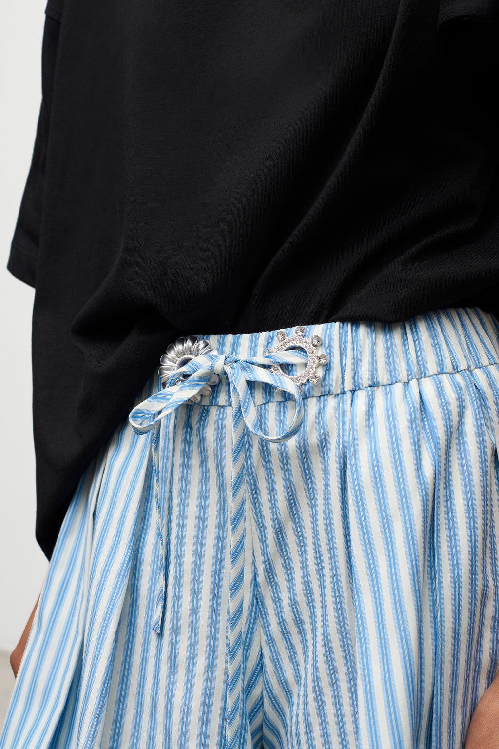 Crystal Grommet Poplin Pleated Short