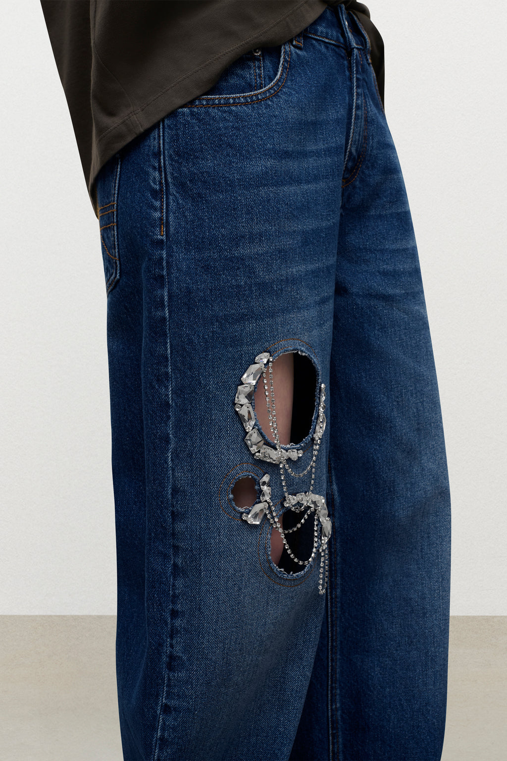 Crystal Chain Cutout Relaxed Jean