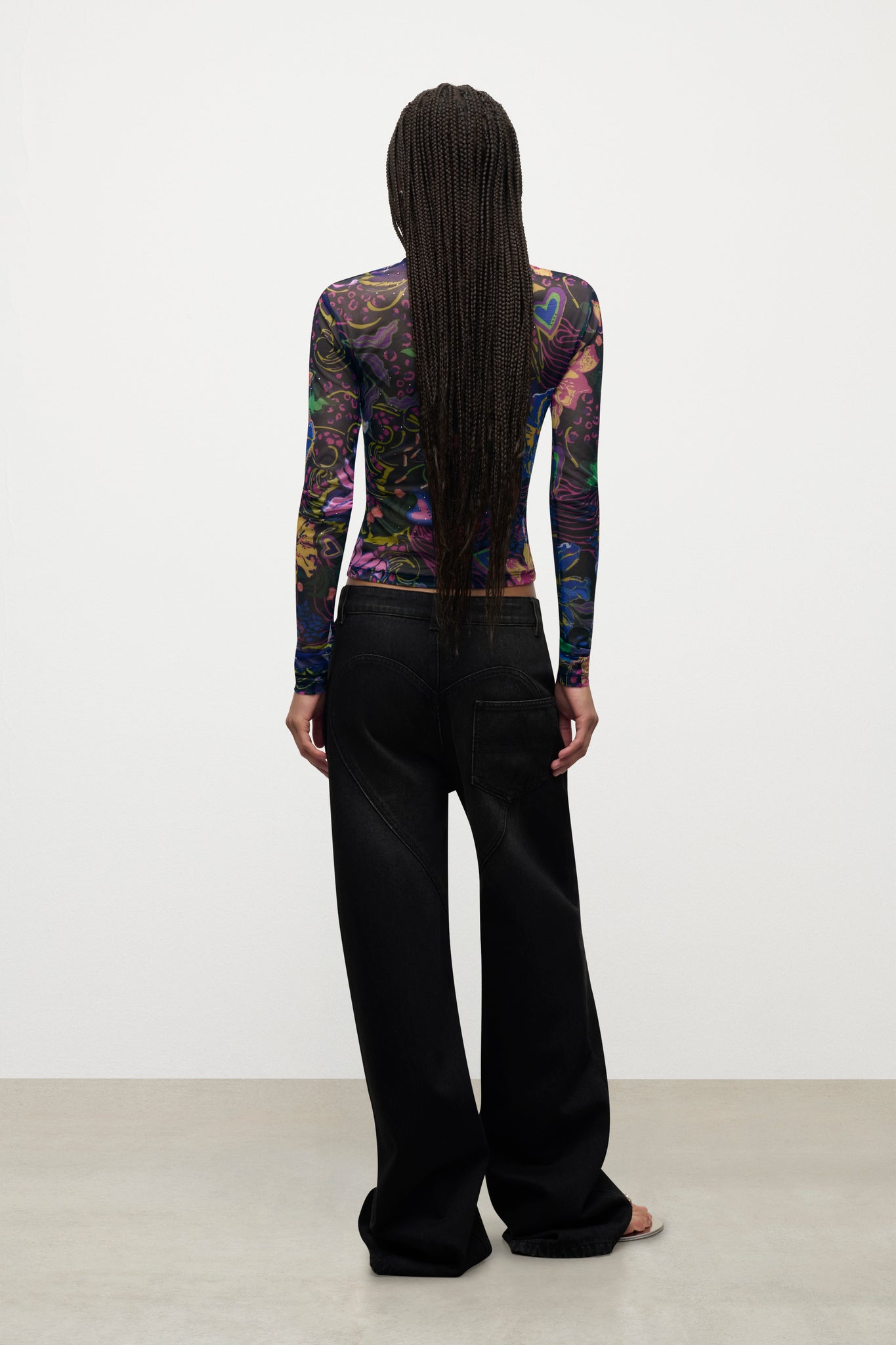 Crystal Chain Cutout Relaxed Jean